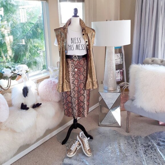 NWT Rae Dunn white black “Bless this mess” t-shirt - Picture 2 of 5